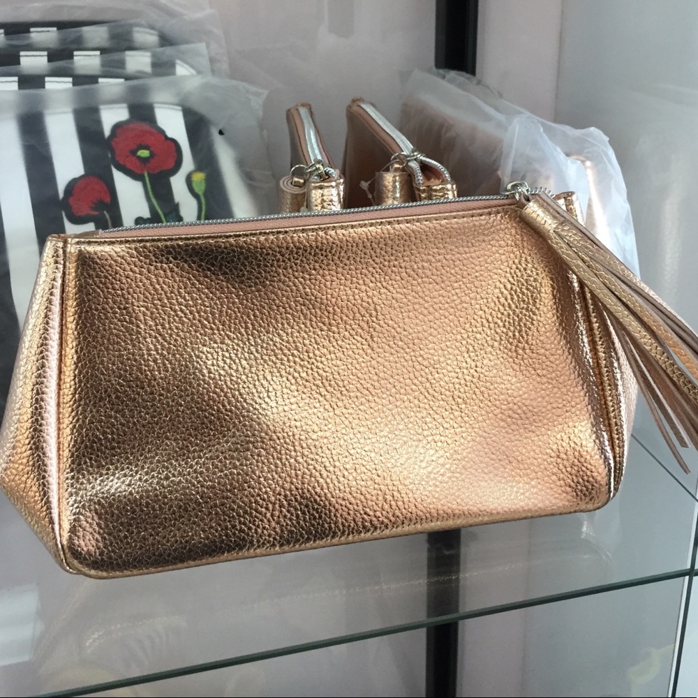 Rose gold cosmetics pouch, comes with surprise fragrances samples.